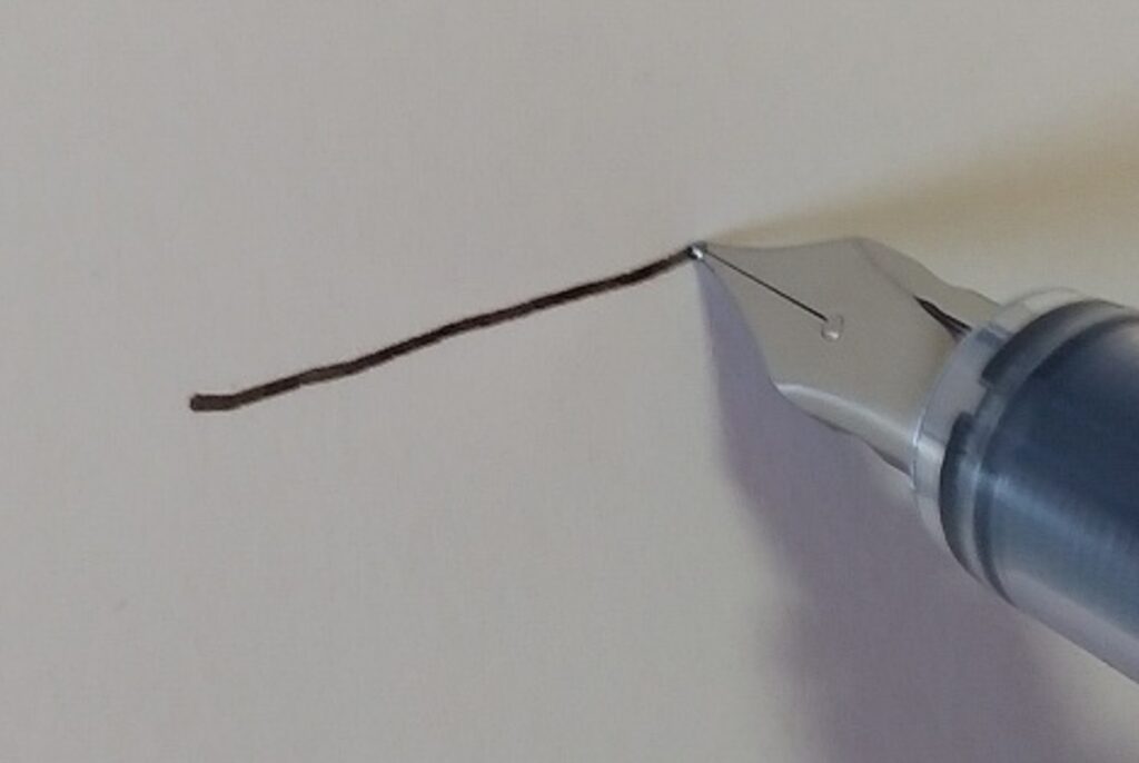 ダイソーの万年筆タイプの書き心地:「万年筆とボールペンの違い」